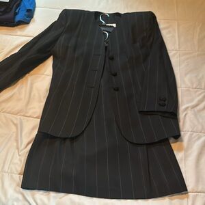 Kasper 2 piece skirt set Black and white pin striped Size 14